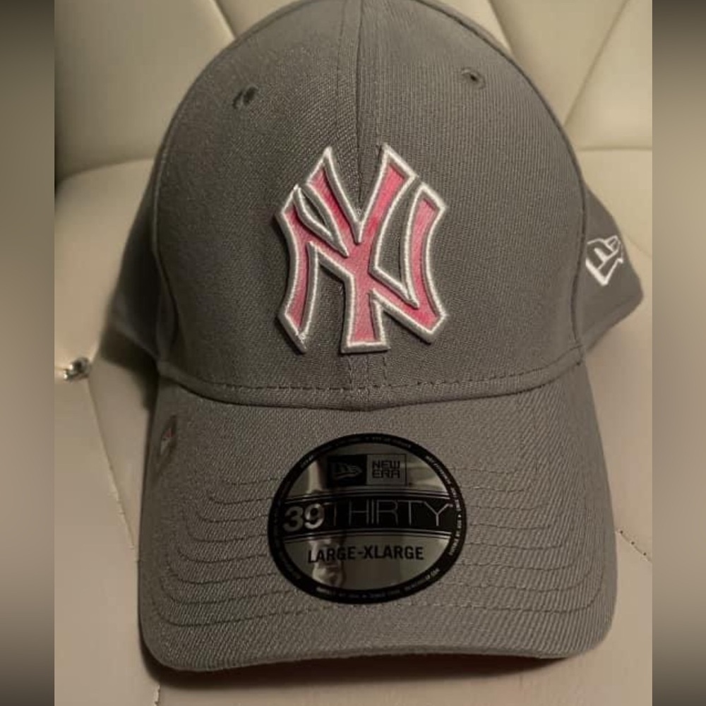 NY Yankee women’s hat new era size large/xl